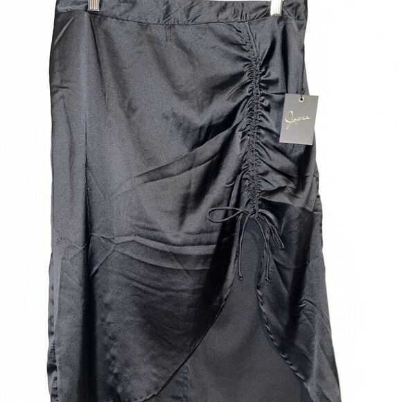 NWT woman’s Large Black Skirt Side Slip With Scrunch Slit Date Night Outfit - Picture 1 of 4